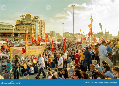  Gezi Park Protests: 튀르키예 시민들의 자유와 정의를 향한 외침